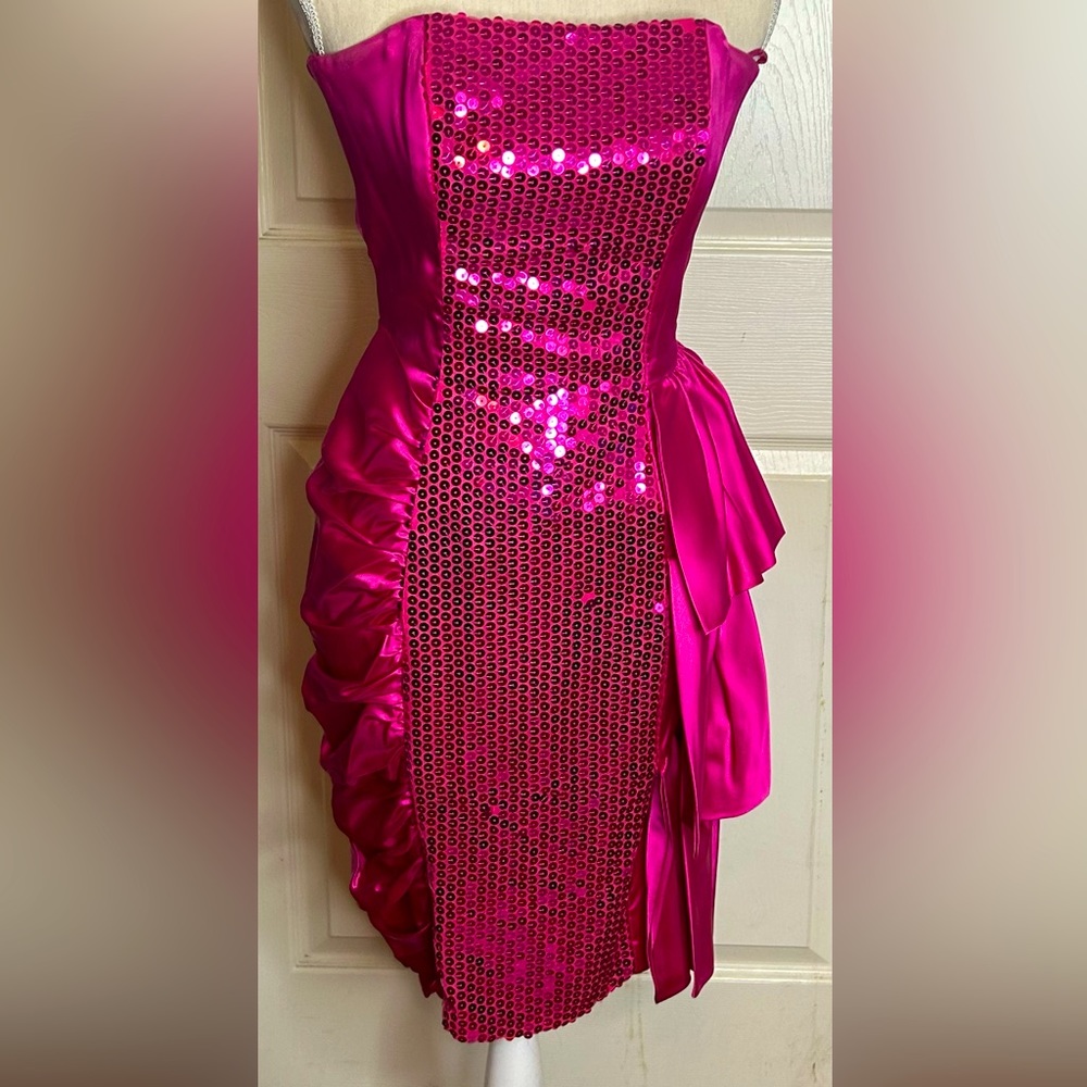 Vintage union label After Six cocktail dress size 3. Hot pink, sequins, zip back